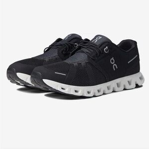On Cloud 5 Women’s Running Shoe Black white bottom Size 6.5